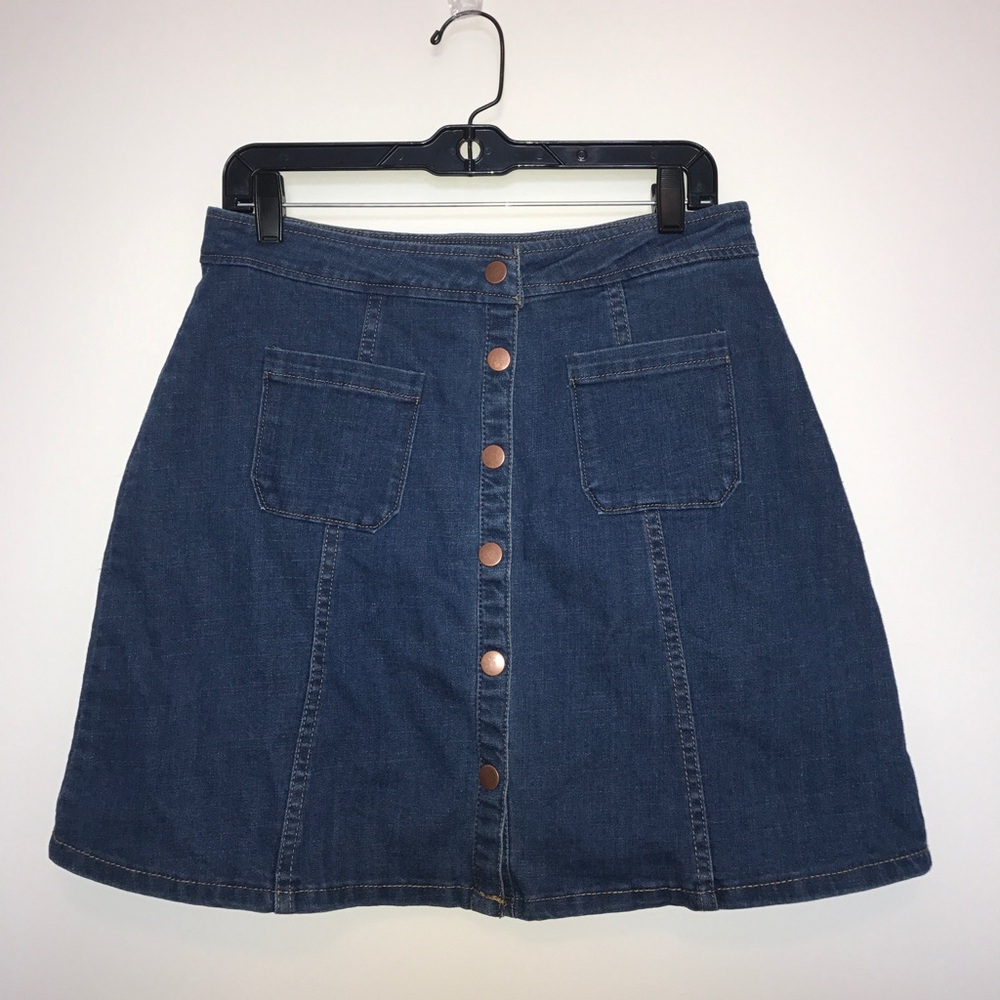 button up denim skirt. perfect blue color size L.